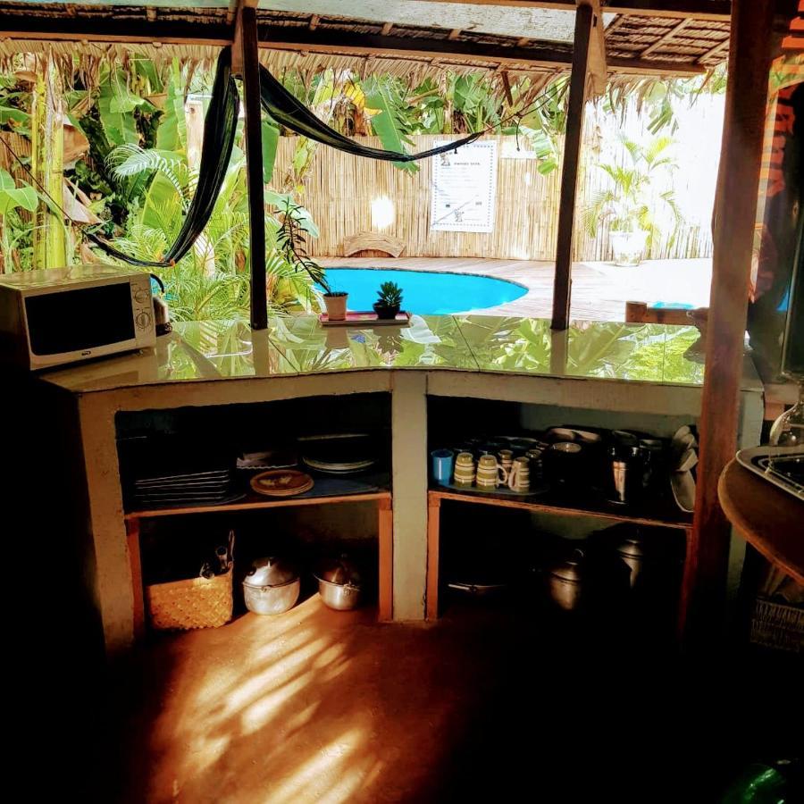 Two Crazy Monkeys Hotel Bakhawan Luaran gambar