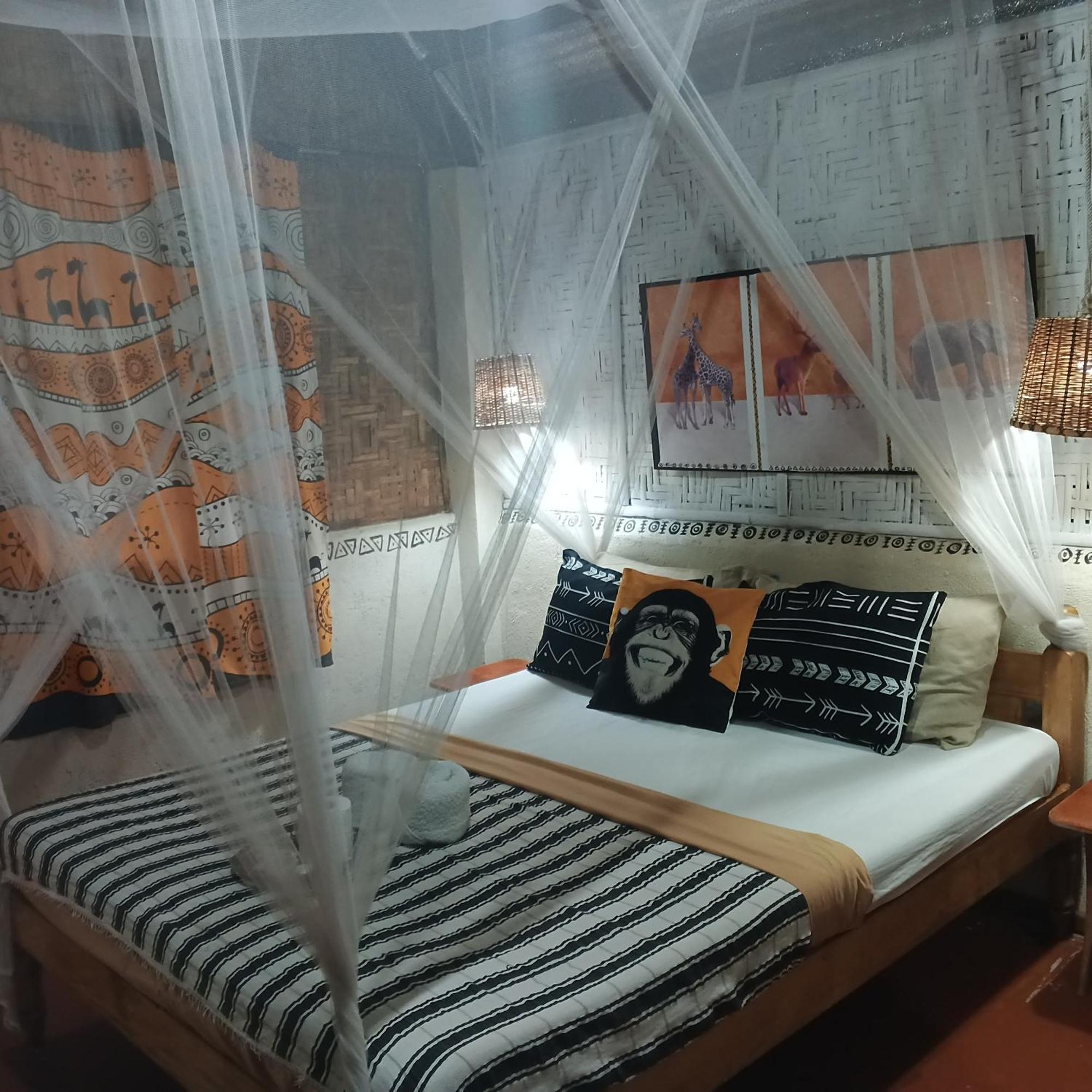 Two Crazy Monkeys Hotel Bakhawan Luaran gambar