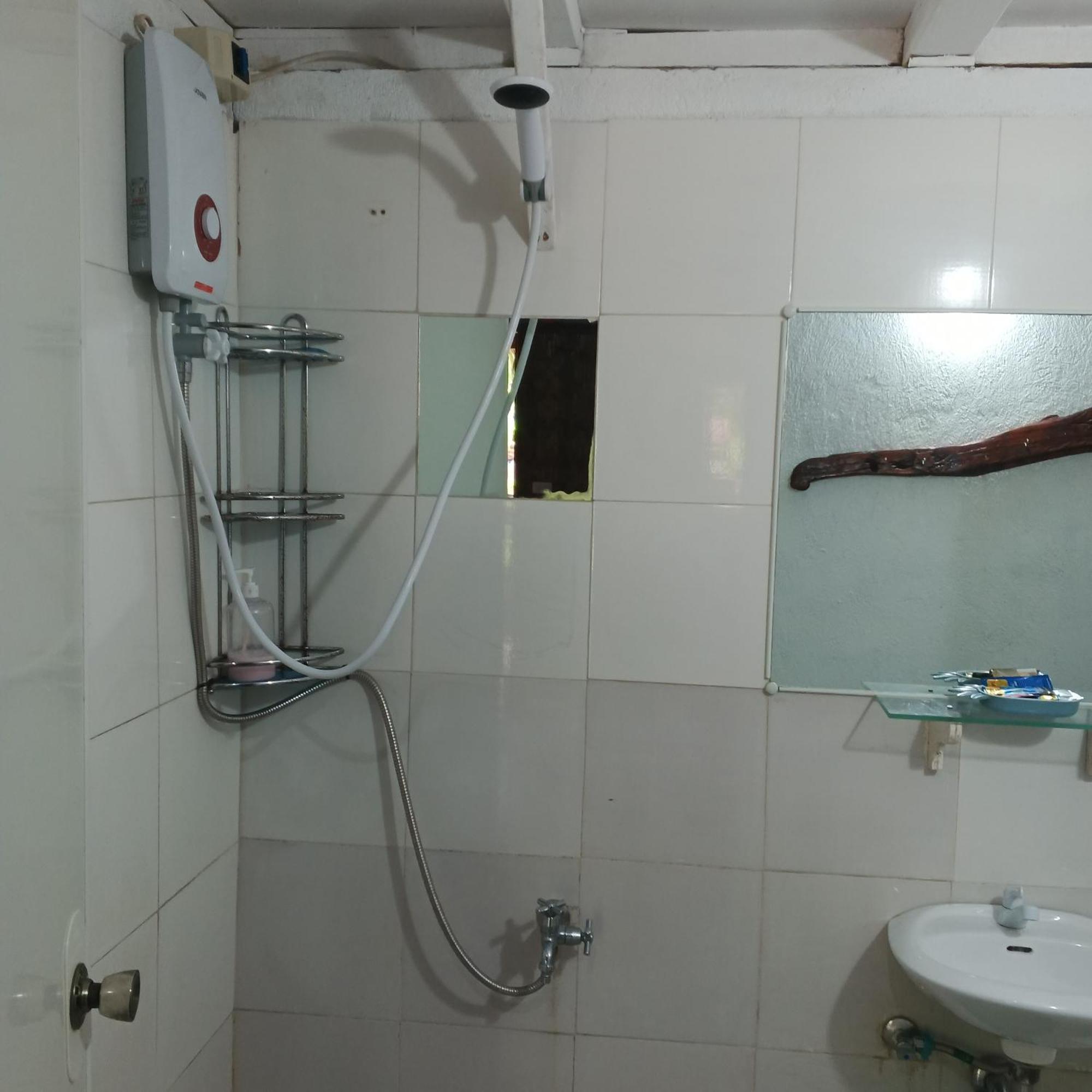 Two Crazy Monkeys Hotel Bakhawan Luaran gambar