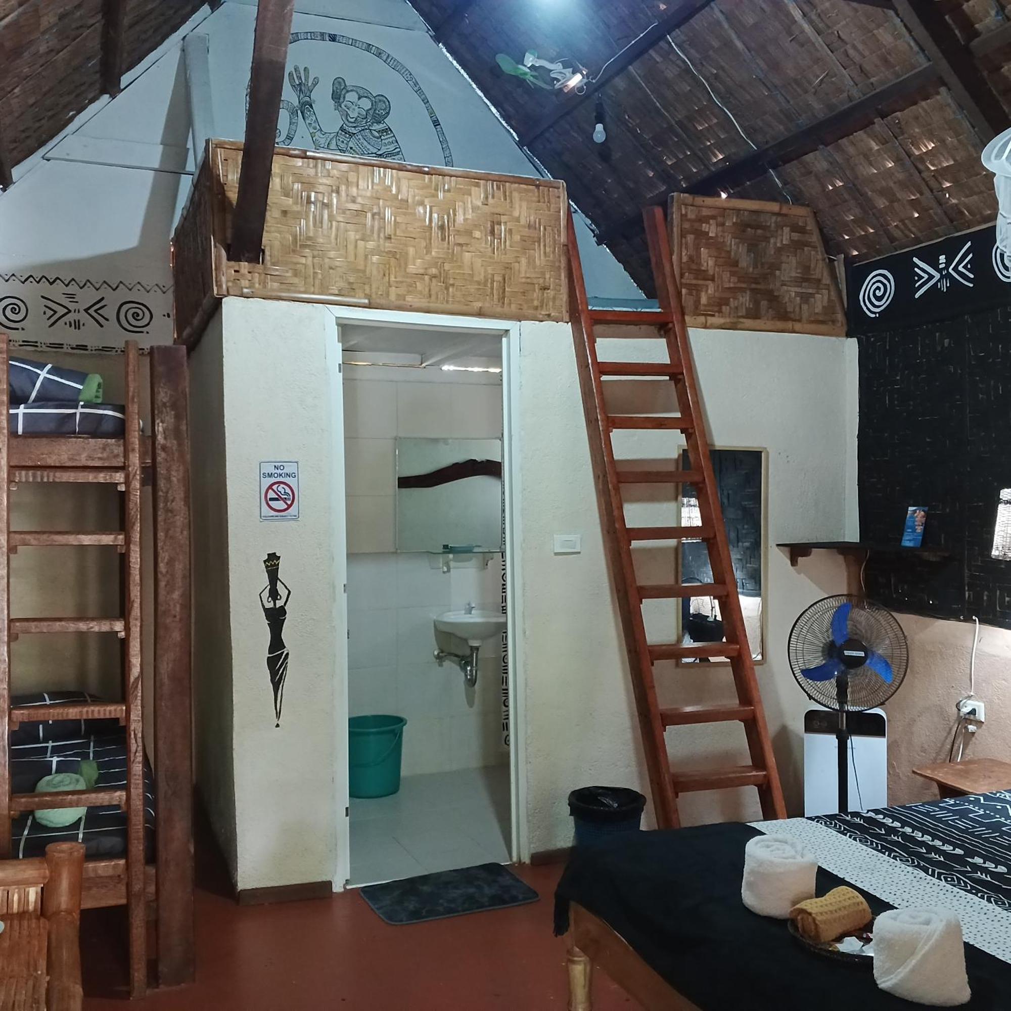 Two Crazy Monkeys Hotel Bakhawan Luaran gambar