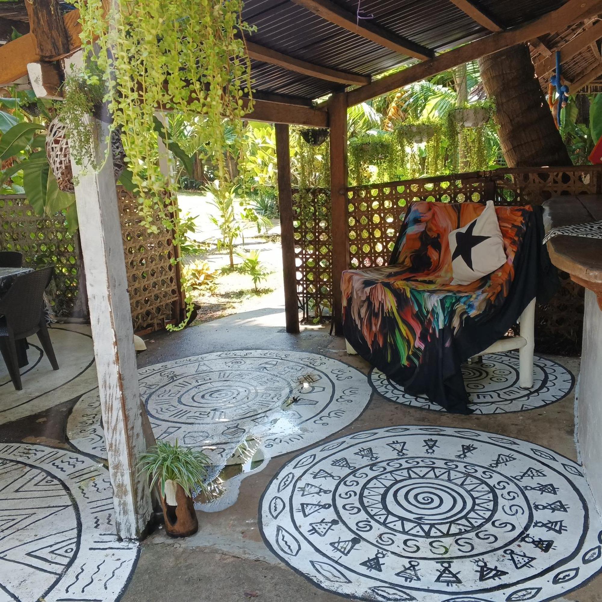 Two Crazy Monkeys Hotel Bakhawan Luaran gambar