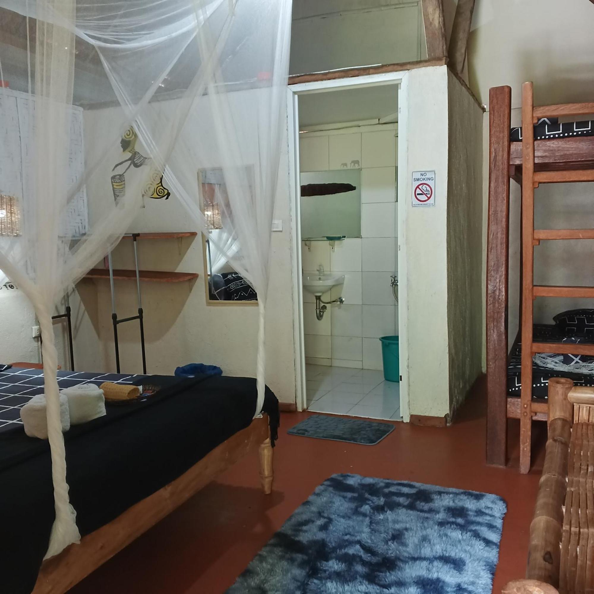 Two Crazy Monkeys Hotel Bakhawan Luaran gambar